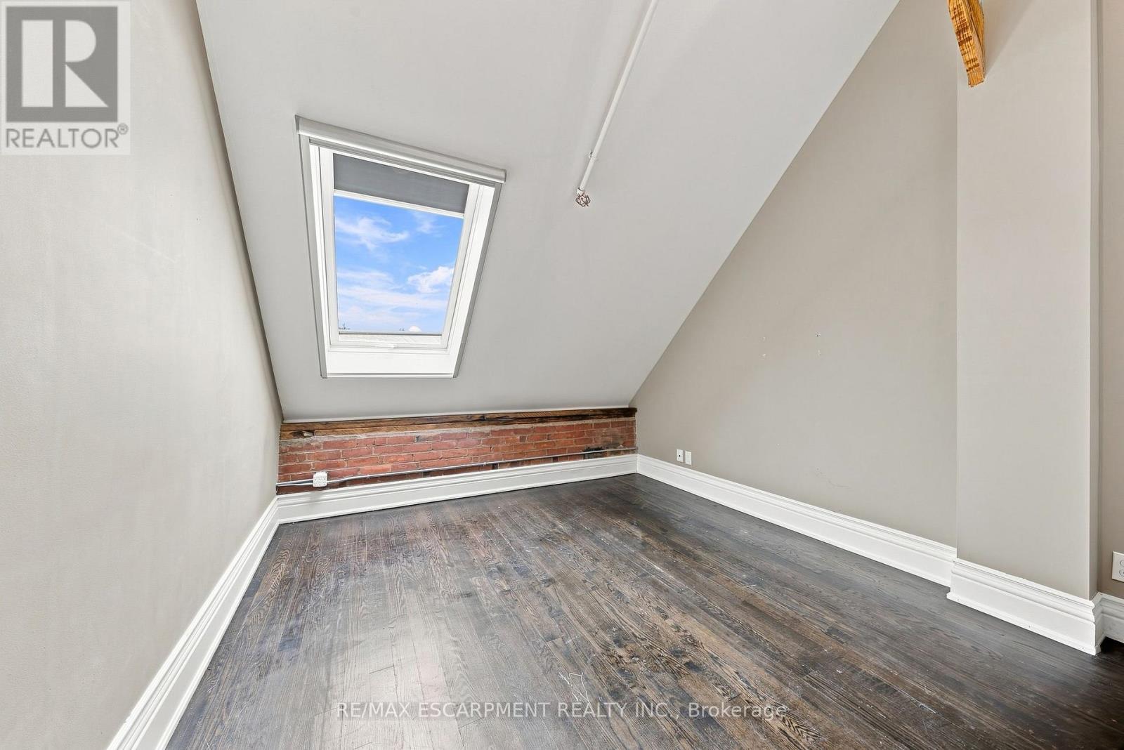 #PH16 200 STINSON STREET - 12