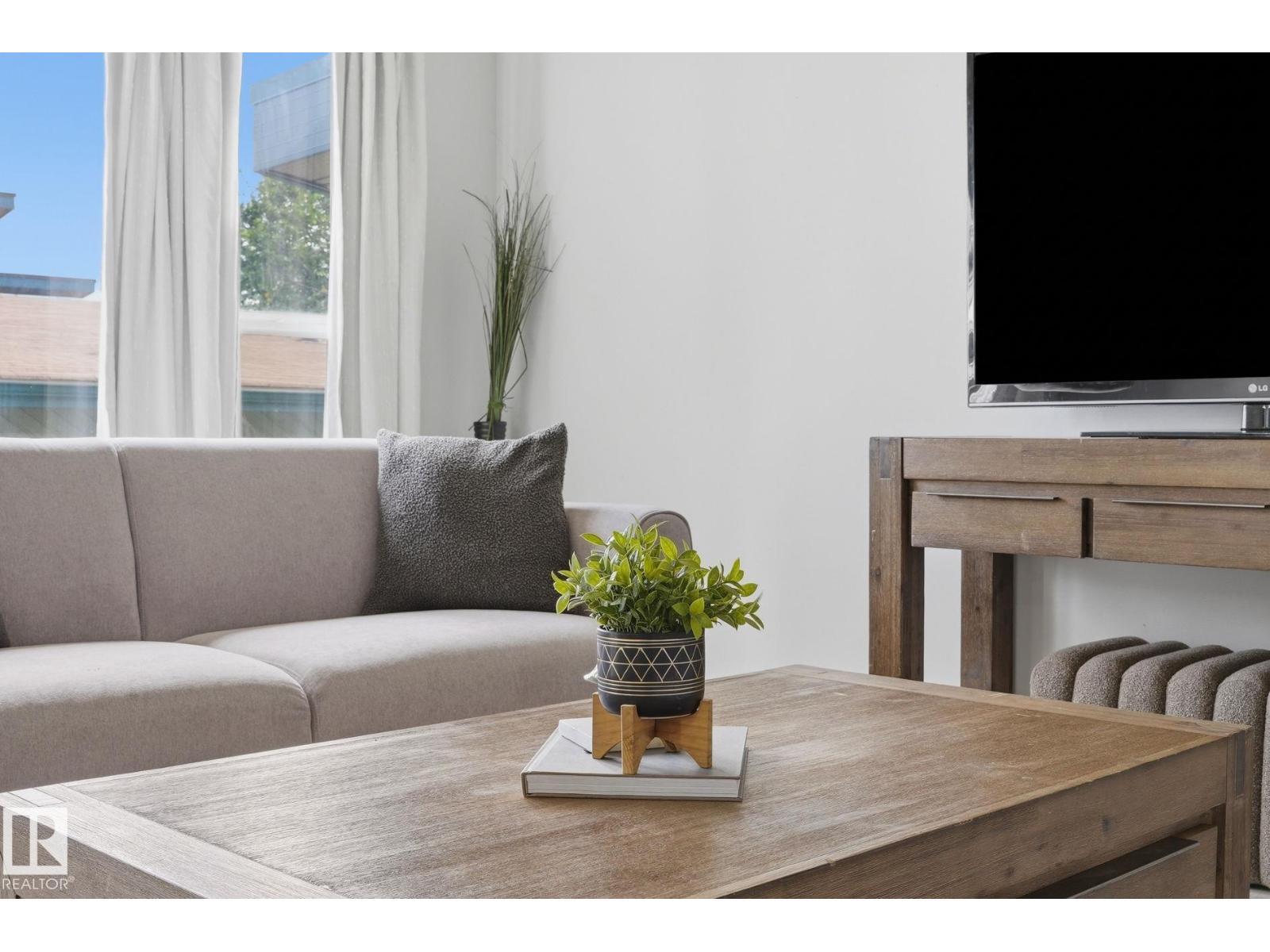 6431 180 ST NW - 10