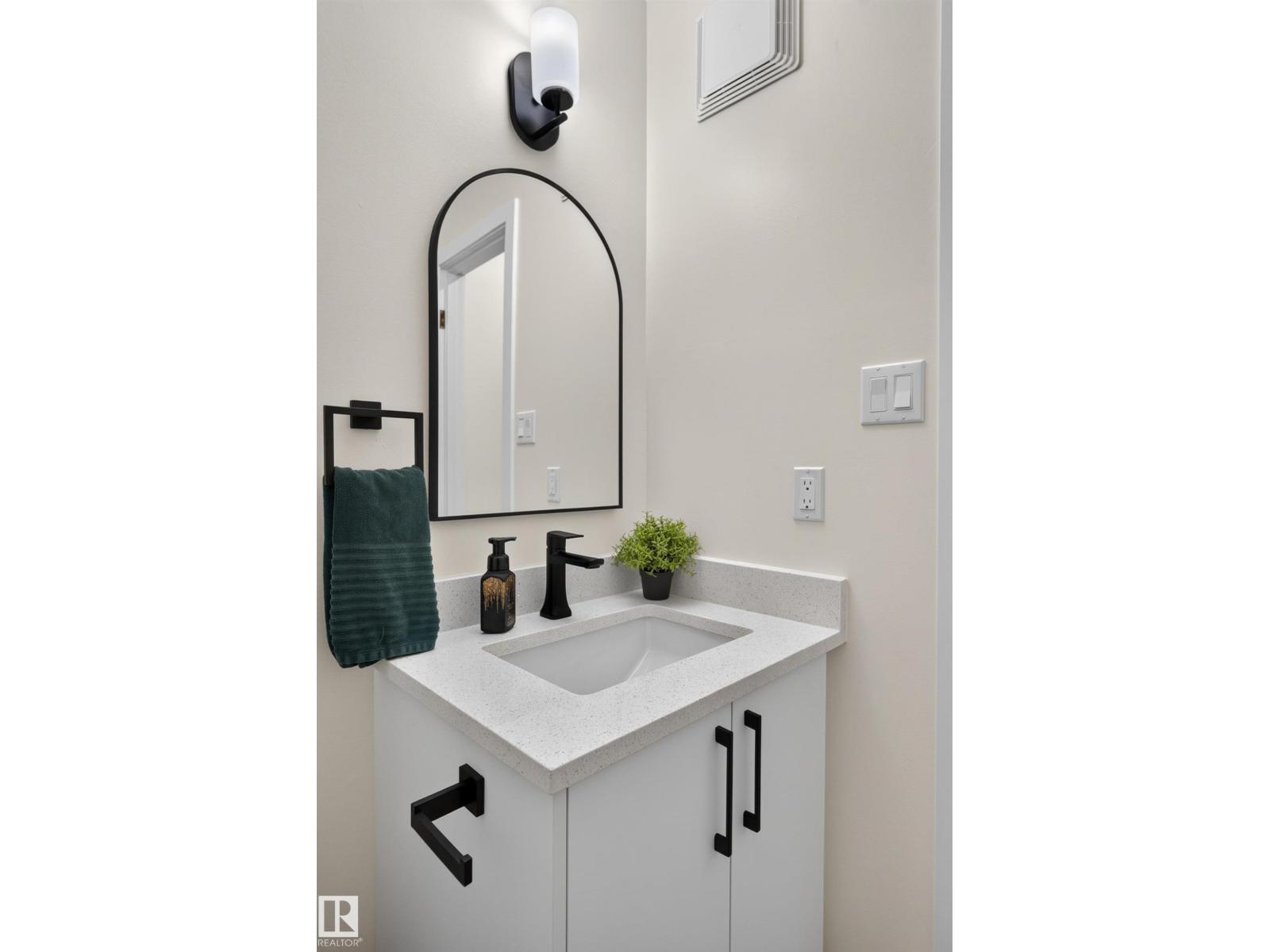7117 180 ST NW - 20