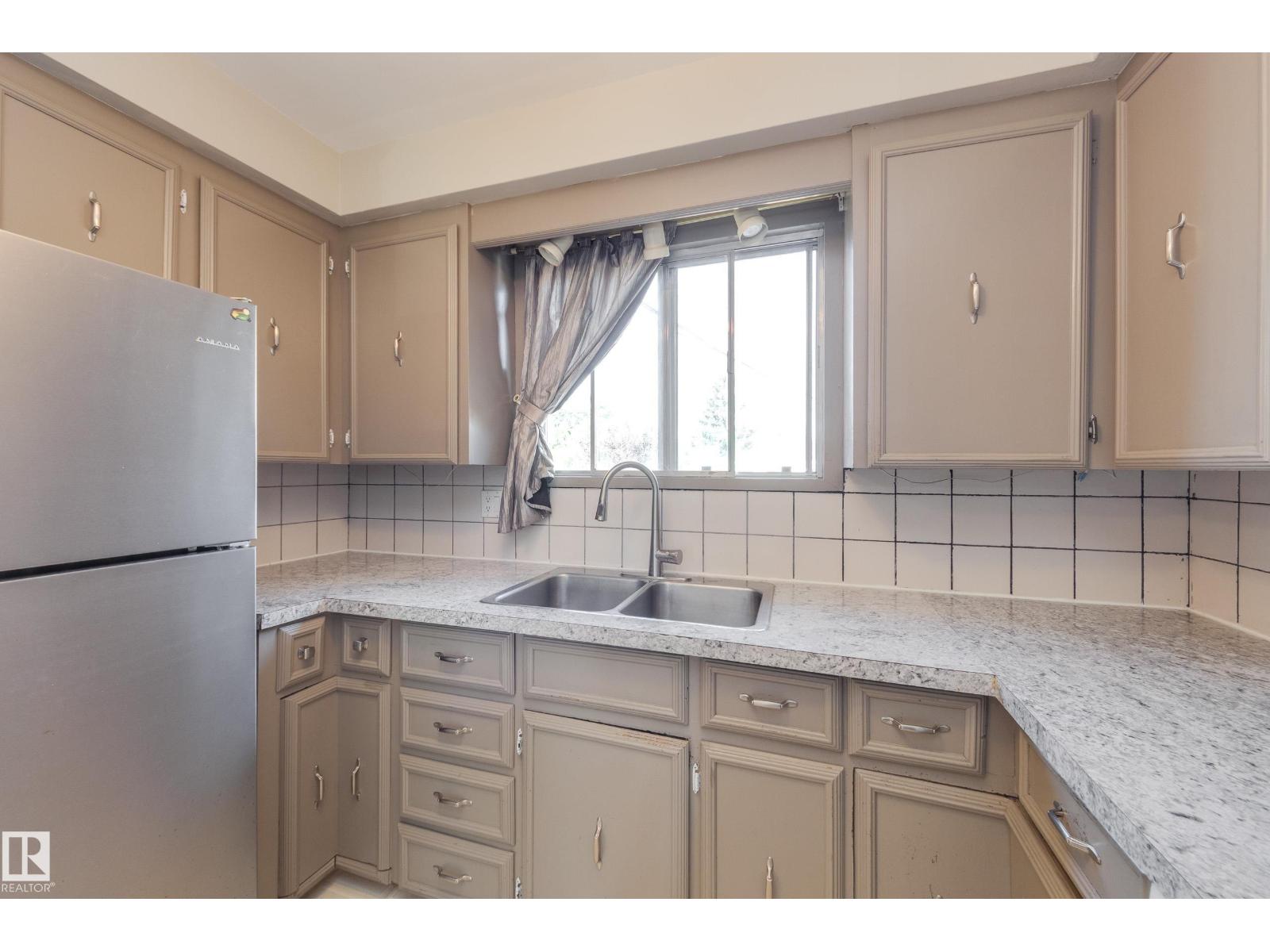 7312 82 ST NW - 11