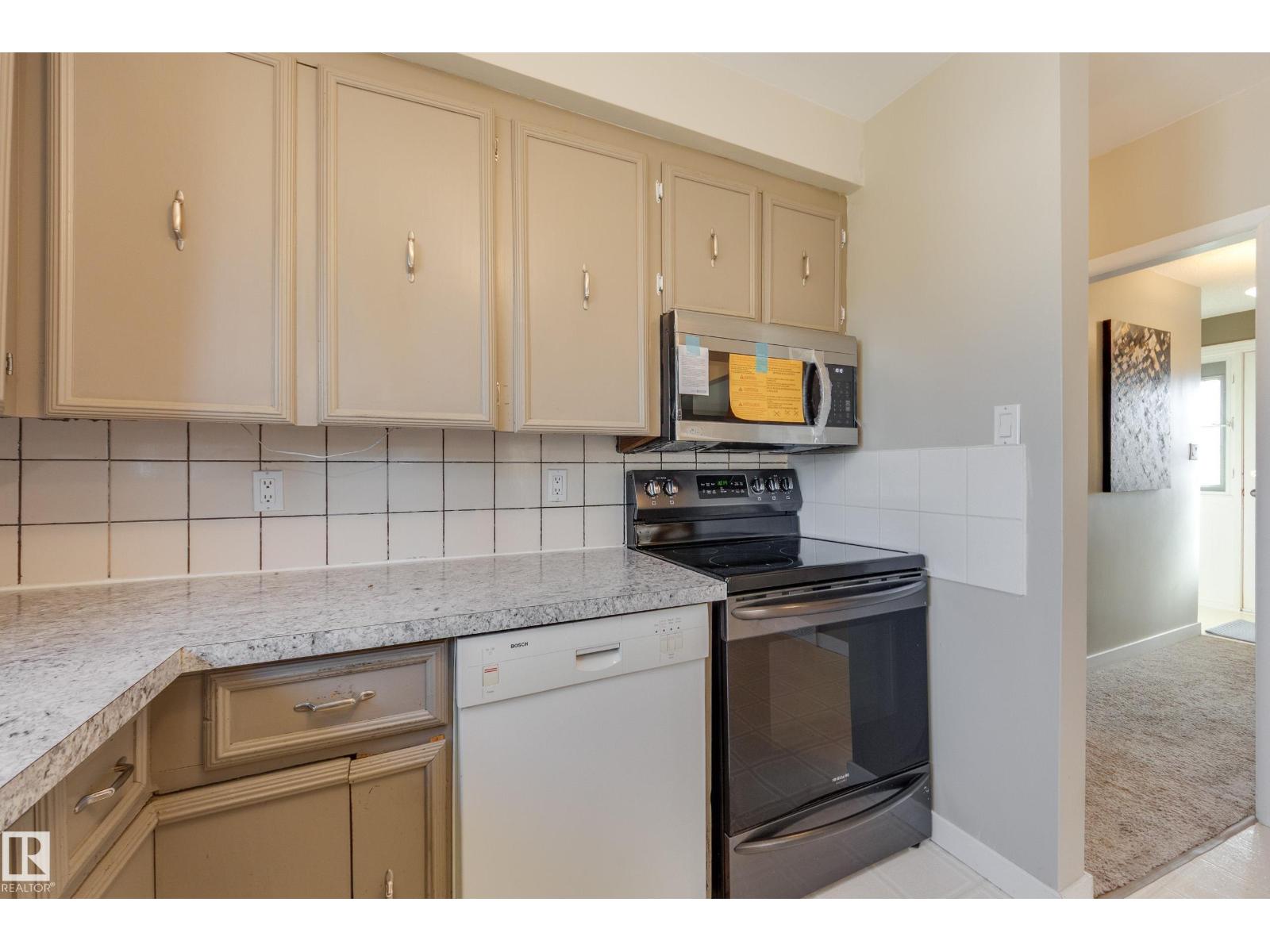 7312 82 ST NW - 12
