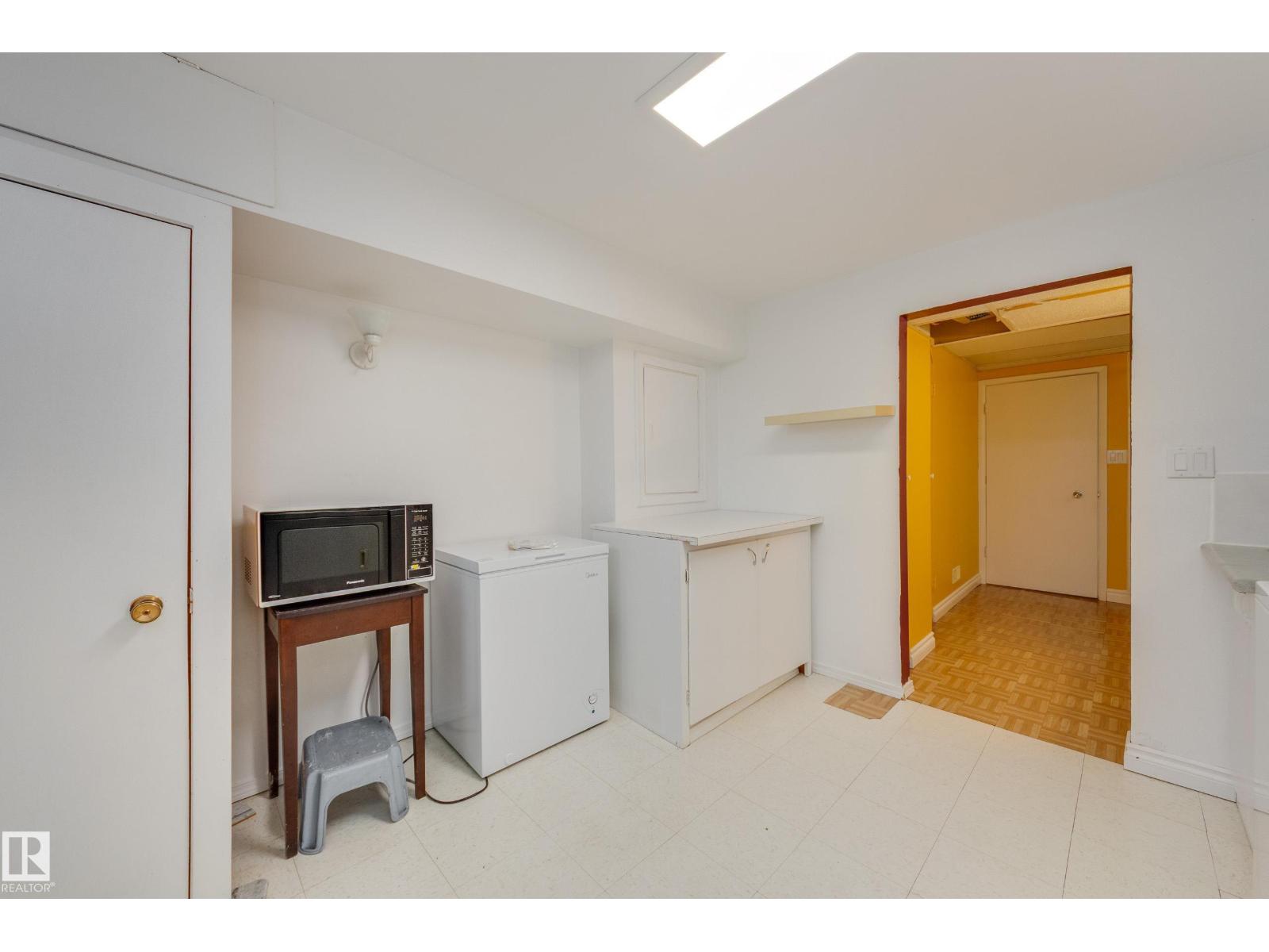 7312 82 ST NW - 29