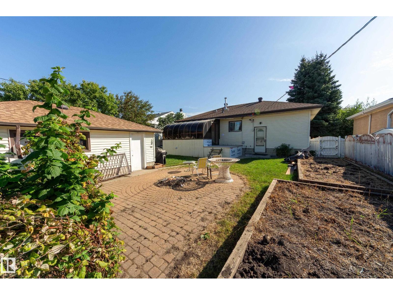 7312 82 ST NW - 33