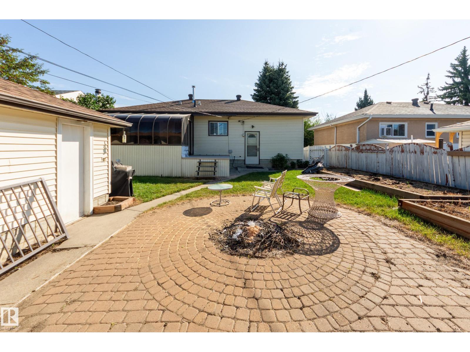 7312 82 ST NW - 35