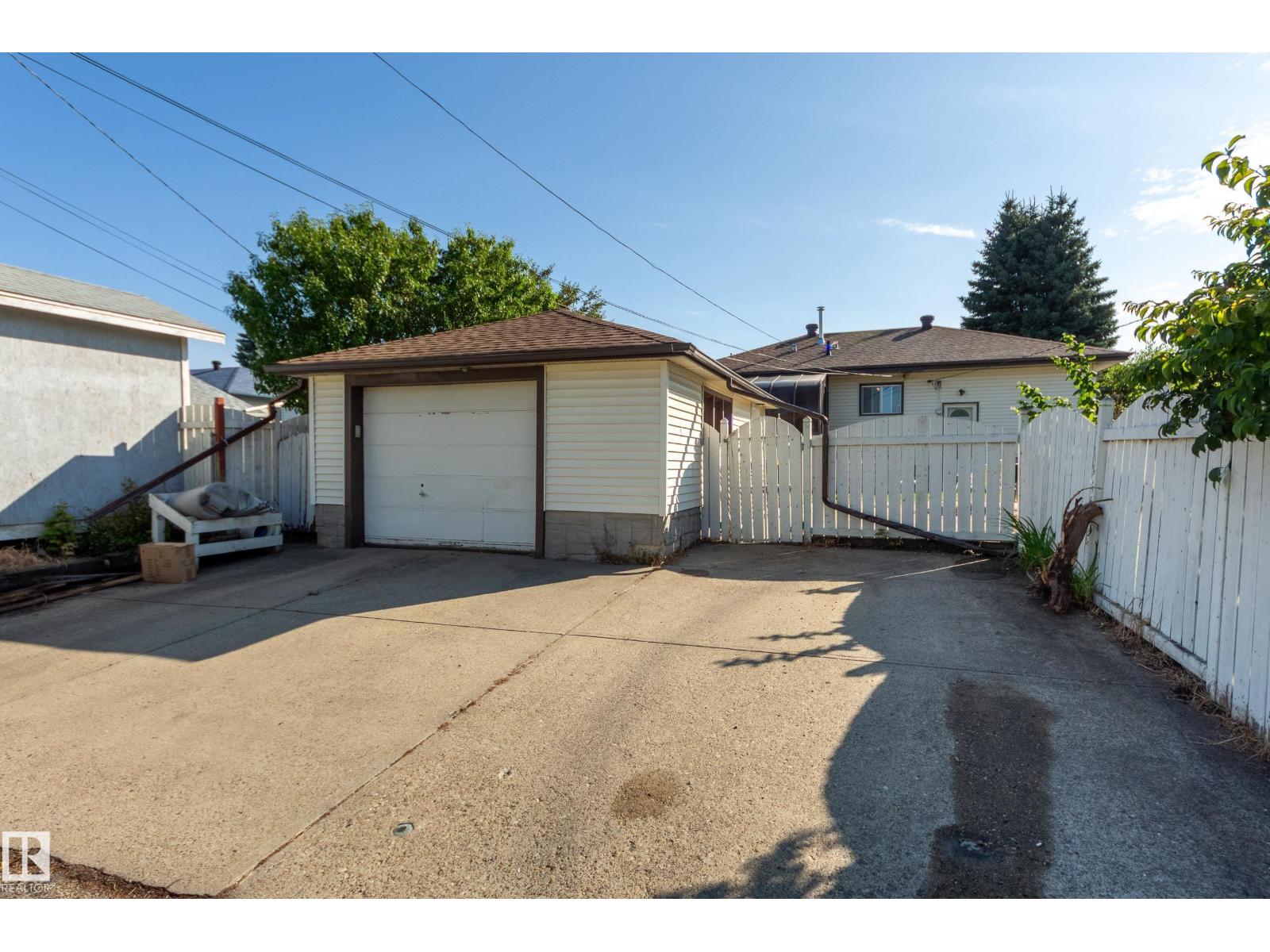7312 82 ST NW - 36