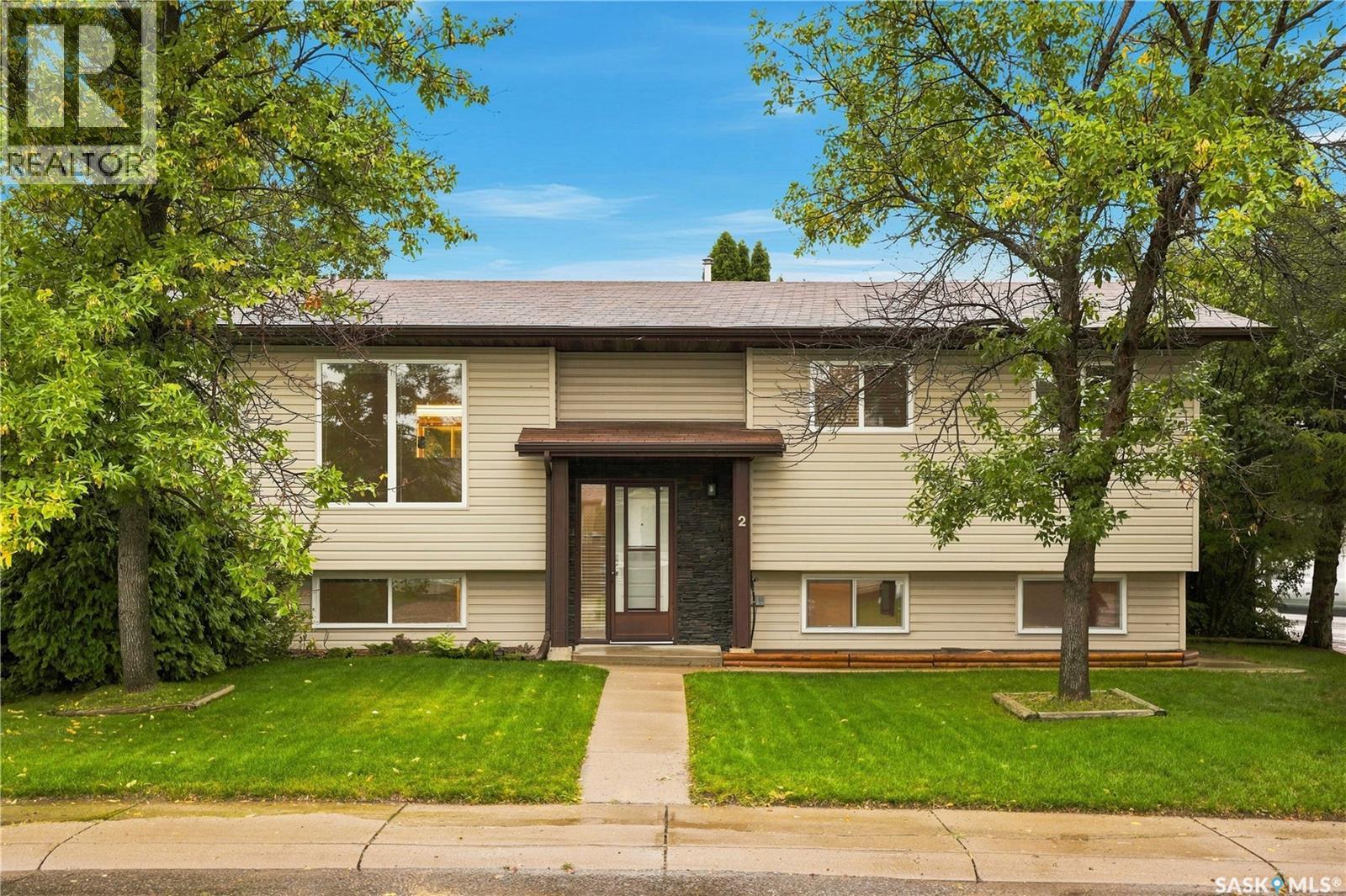 2 Carrothers COURT, Saskatoon — photo 1