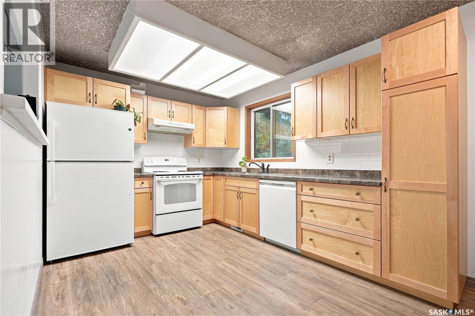 2 Carrothers COURT - 10