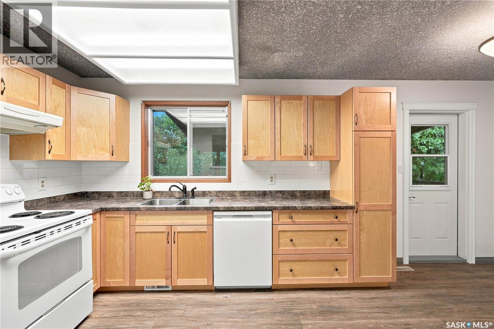 2 Carrothers COURT - 11