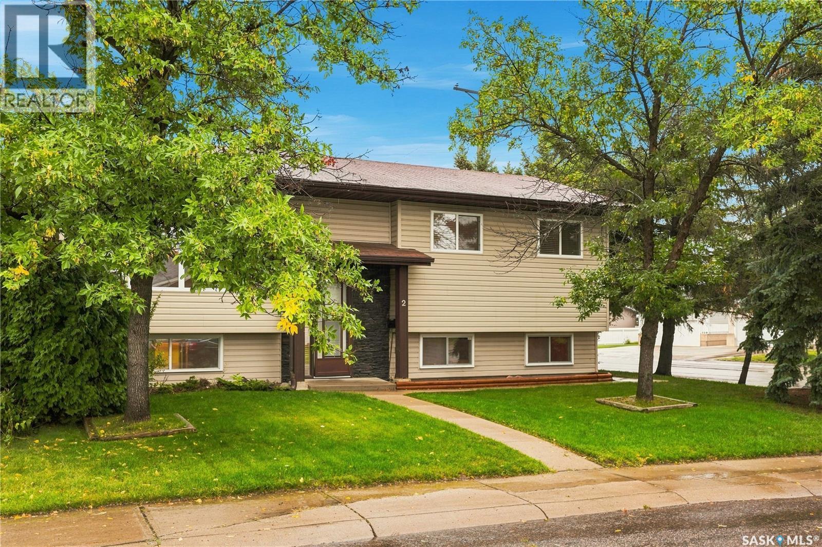 2 Carrothers COURT, Saskatoon — photo 2