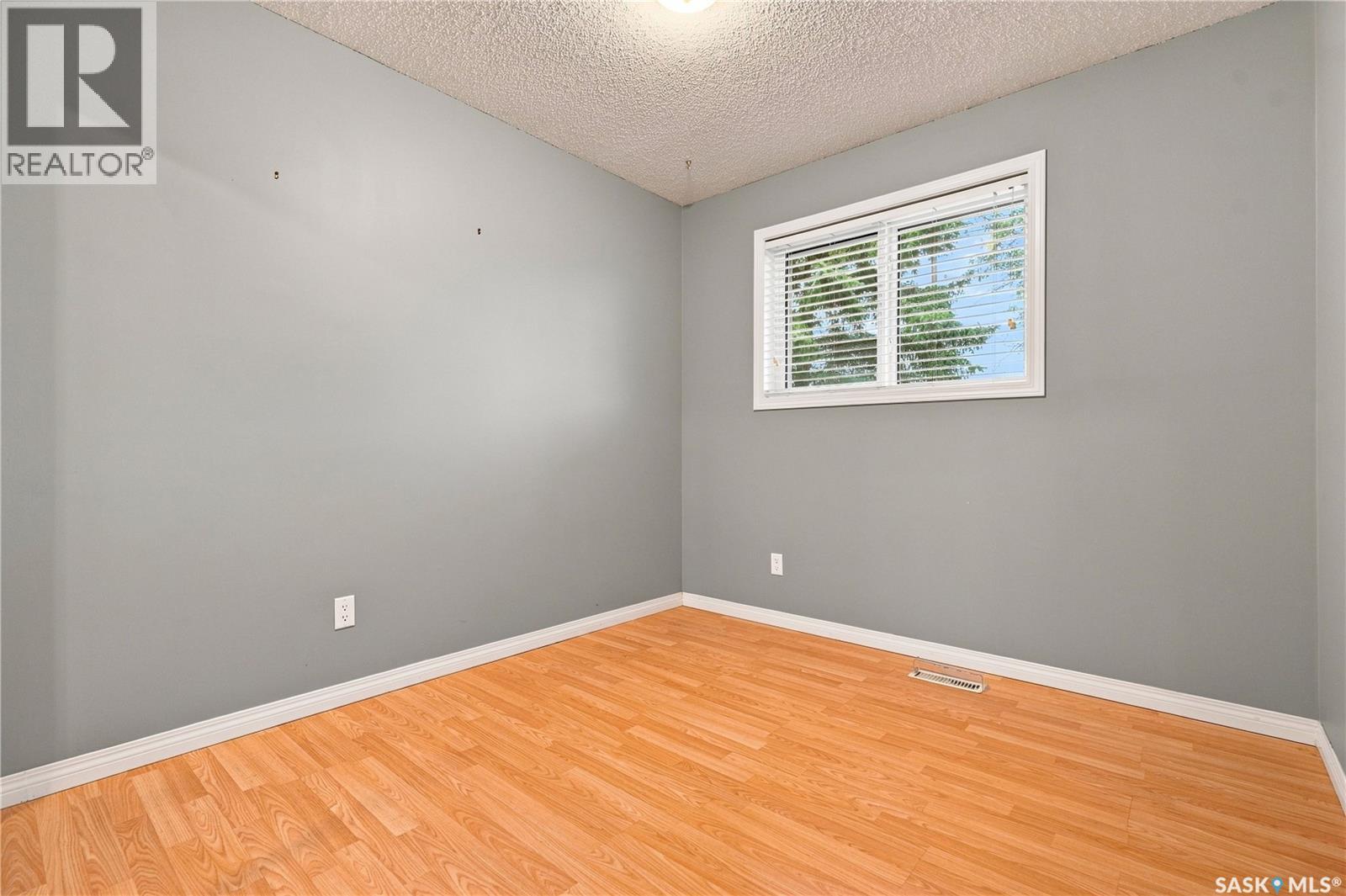 2 Carrothers COURT - 22