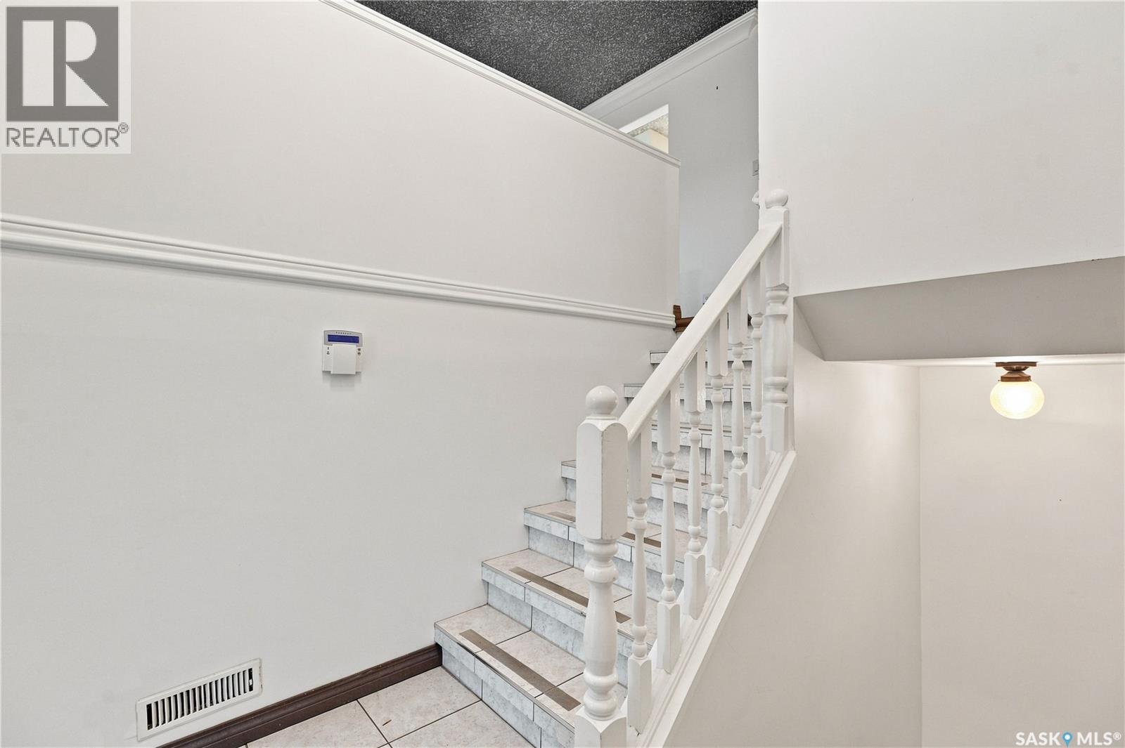 2 Carrothers COURT, Saskatoon — photo 24