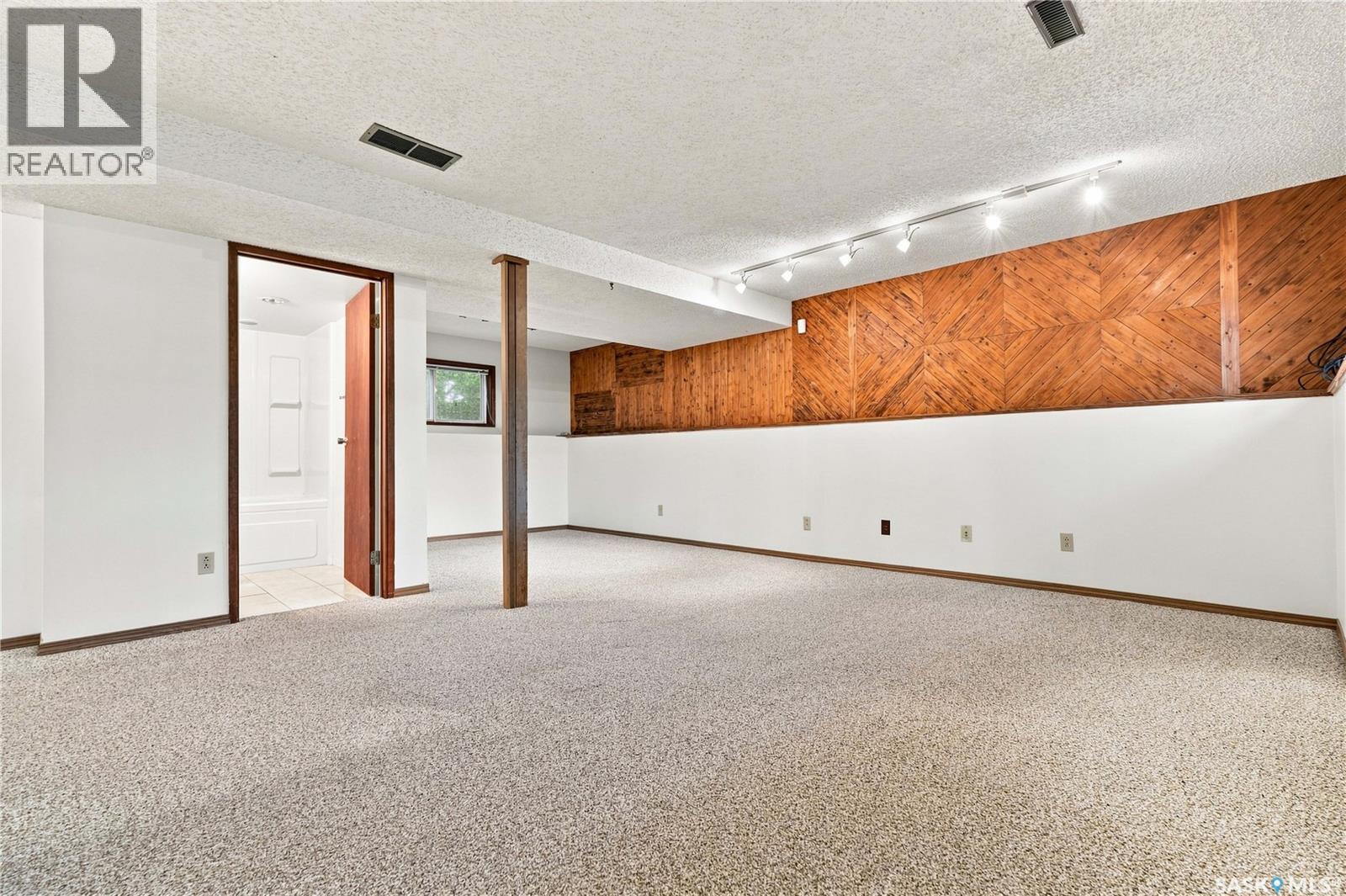 2 Carrothers COURT - 26