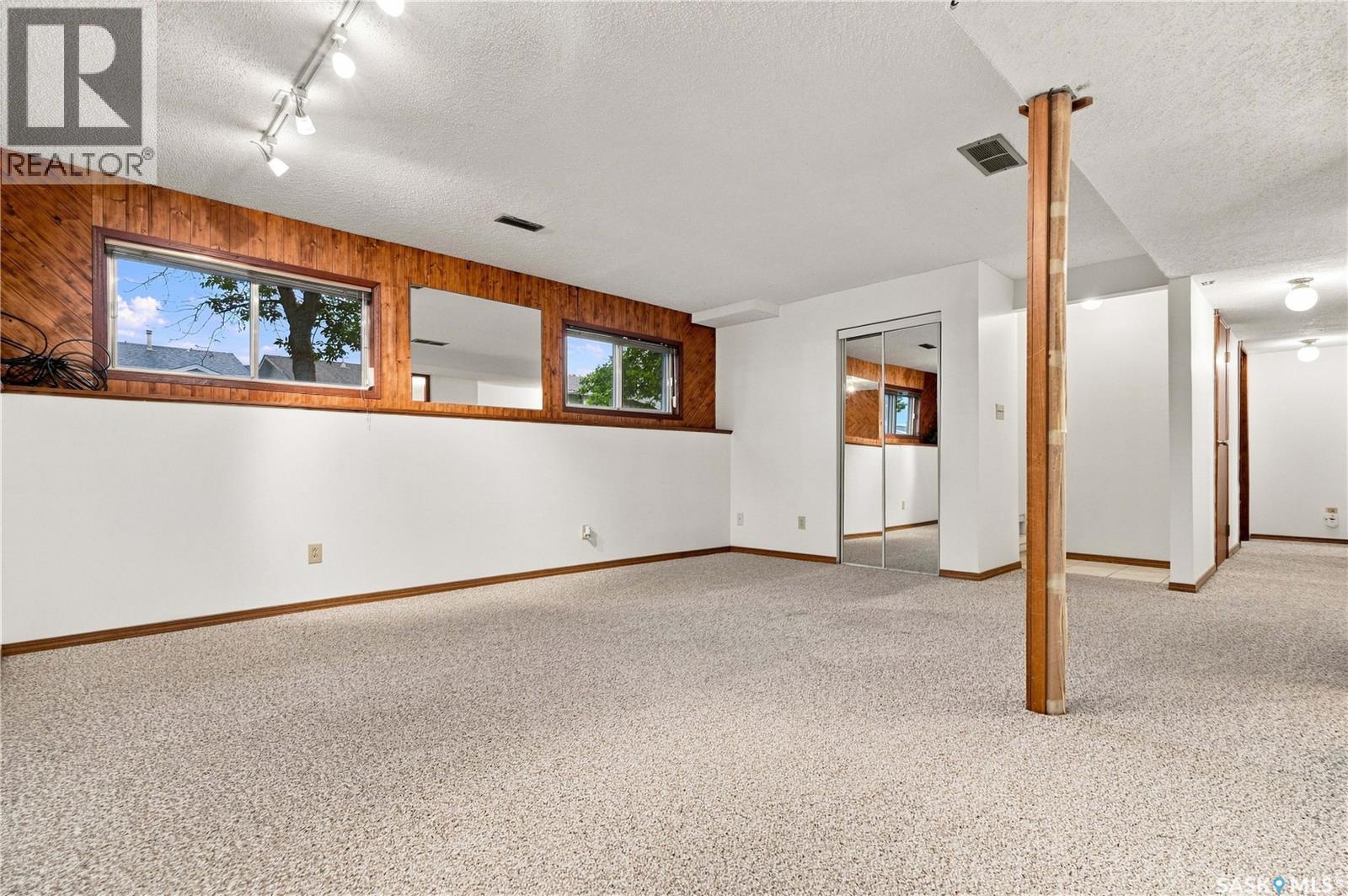 2 Carrothers COURT - 29