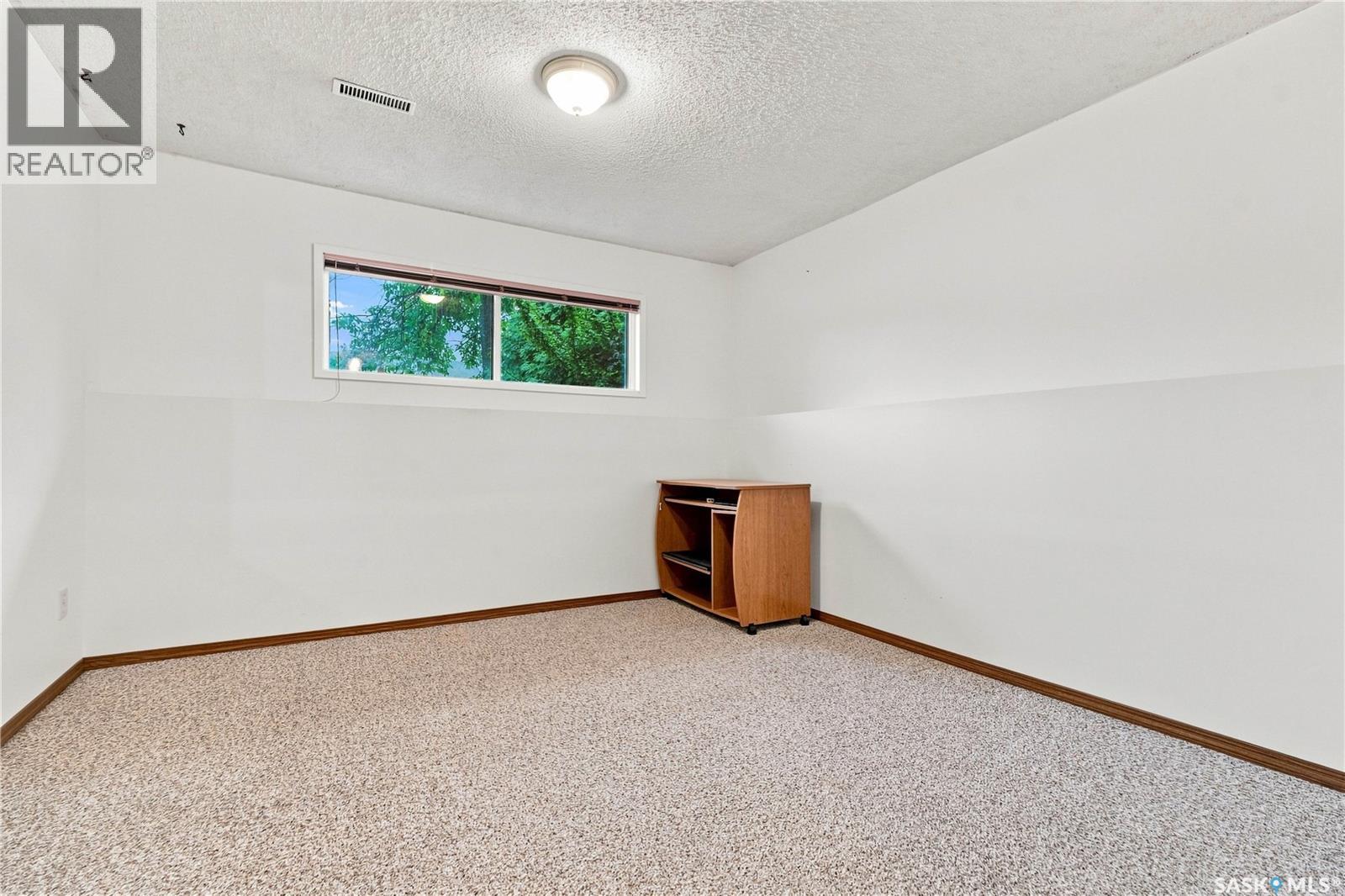 2 Carrothers COURT - 31