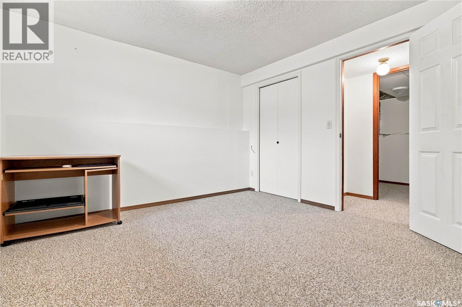 2 Carrothers COURT - 32