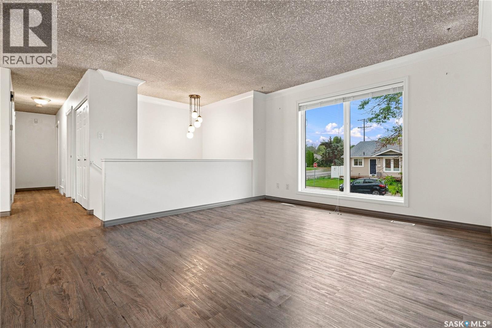 2 Carrothers COURT, Saskatoon — photo 4