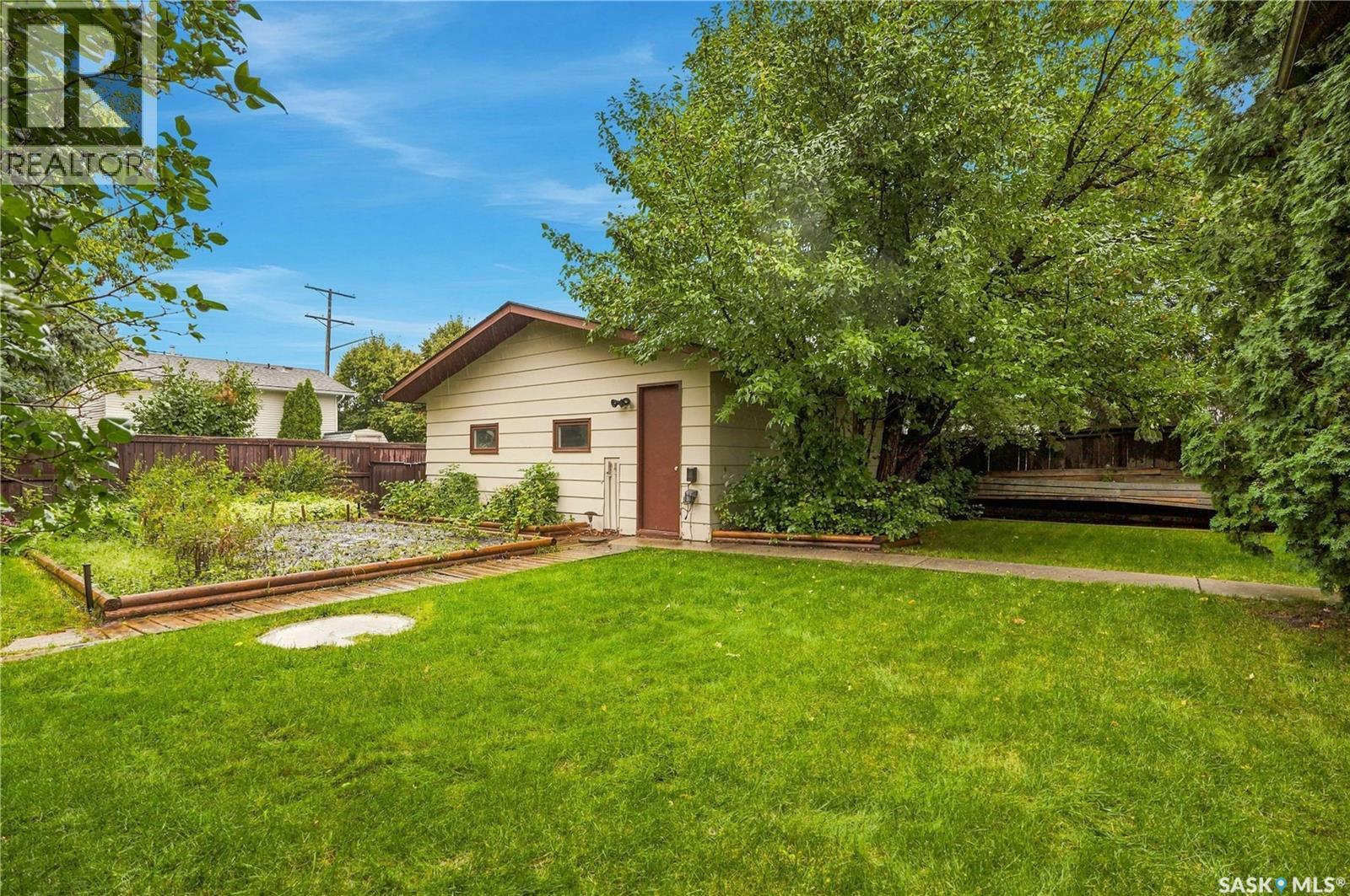 2 Carrothers COURT - 40