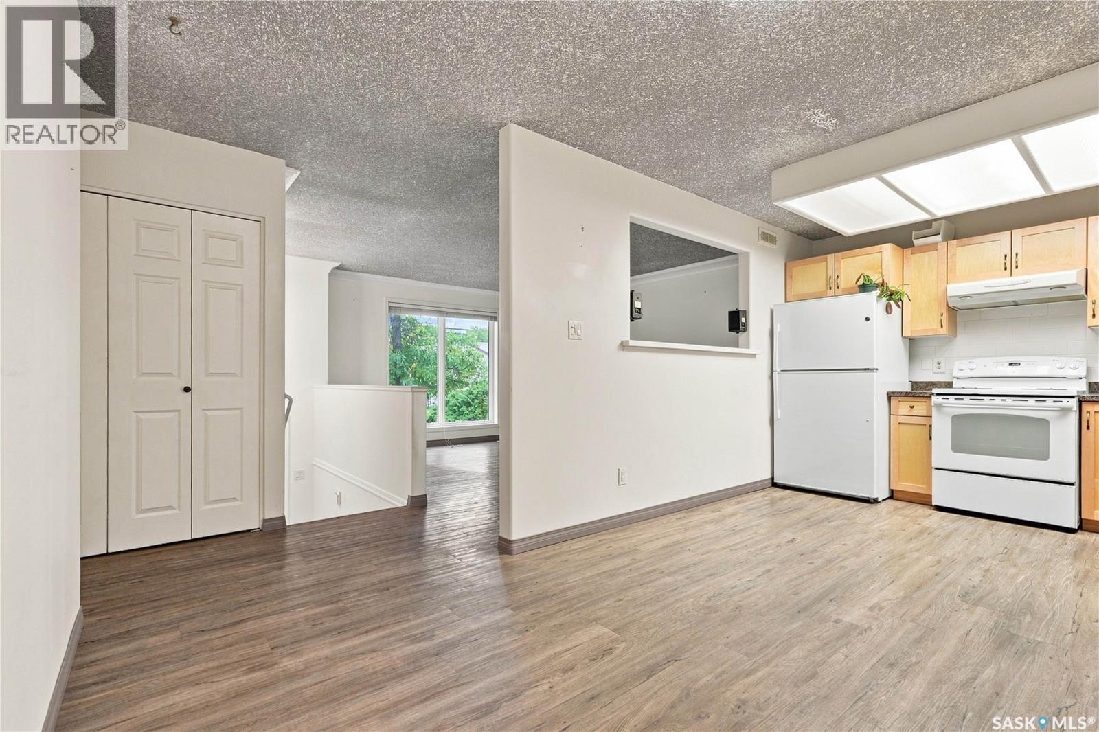 2 Carrothers COURT, Saskatoon — photo 8