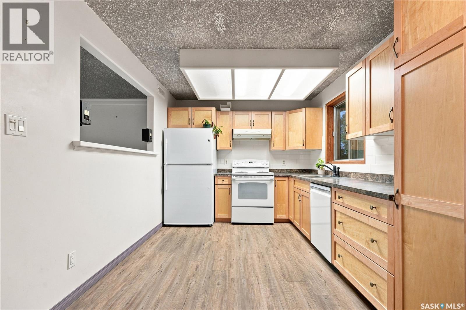 2 Carrothers COURT, Saskatoon — photo 9