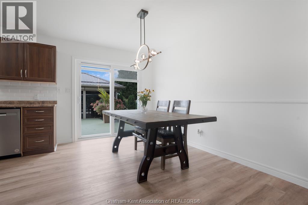 22 Wellington STREET - 11