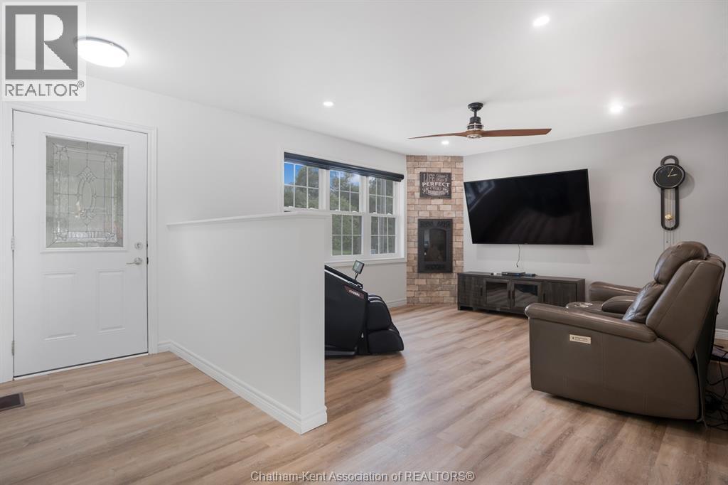 22 Wellington STREET - 6