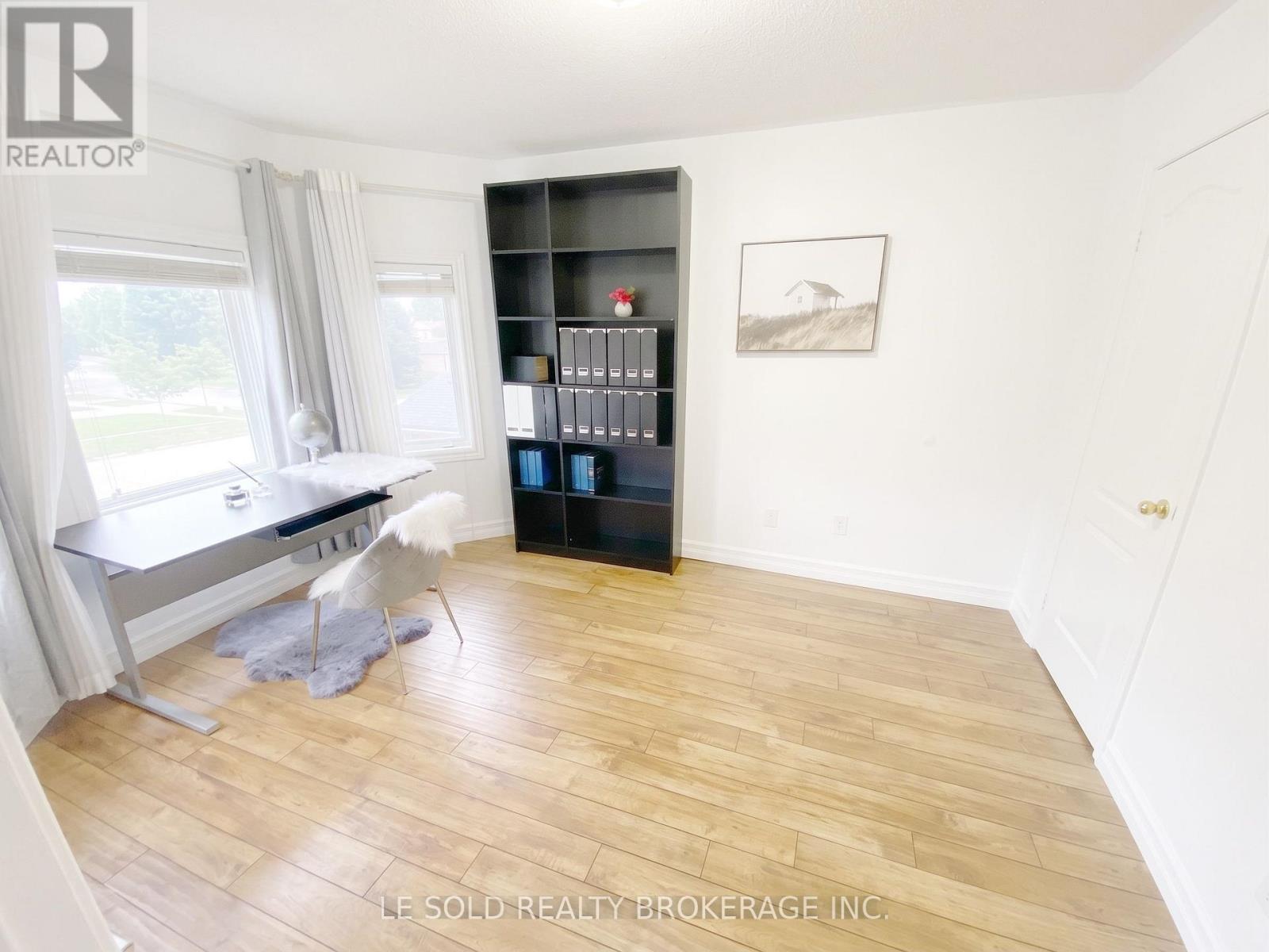 76 LARRATT LANE - 24
