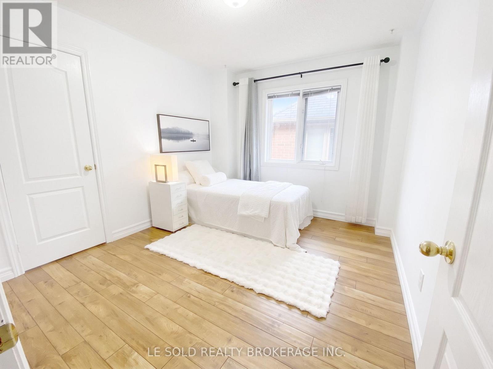 76 LARRATT LANE - 21