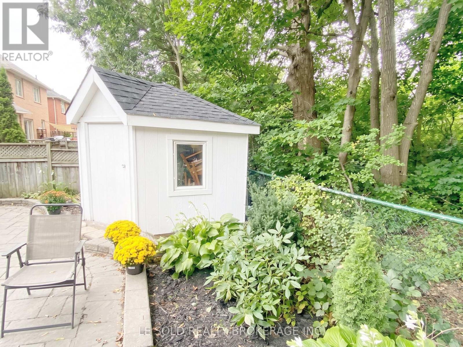 76 LARRATT LANE - 41
