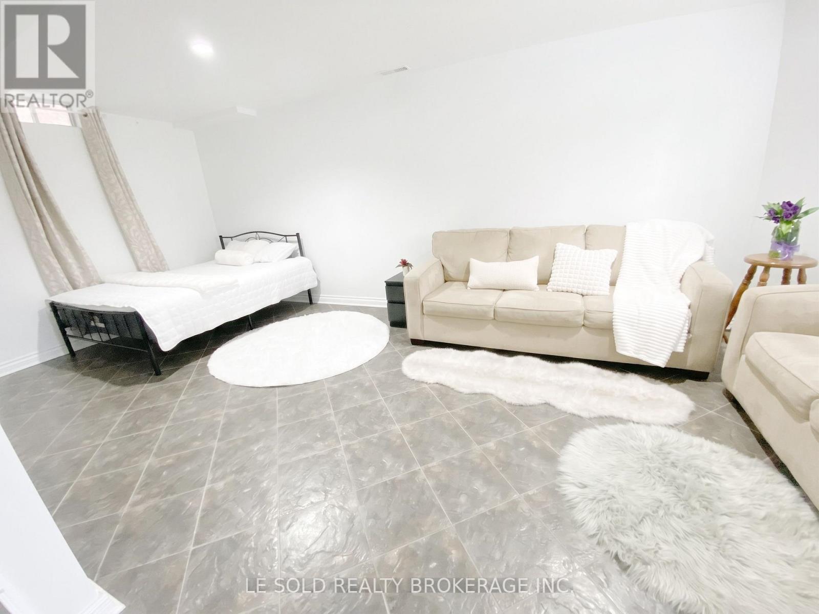 76 LARRATT LANE - Image 32