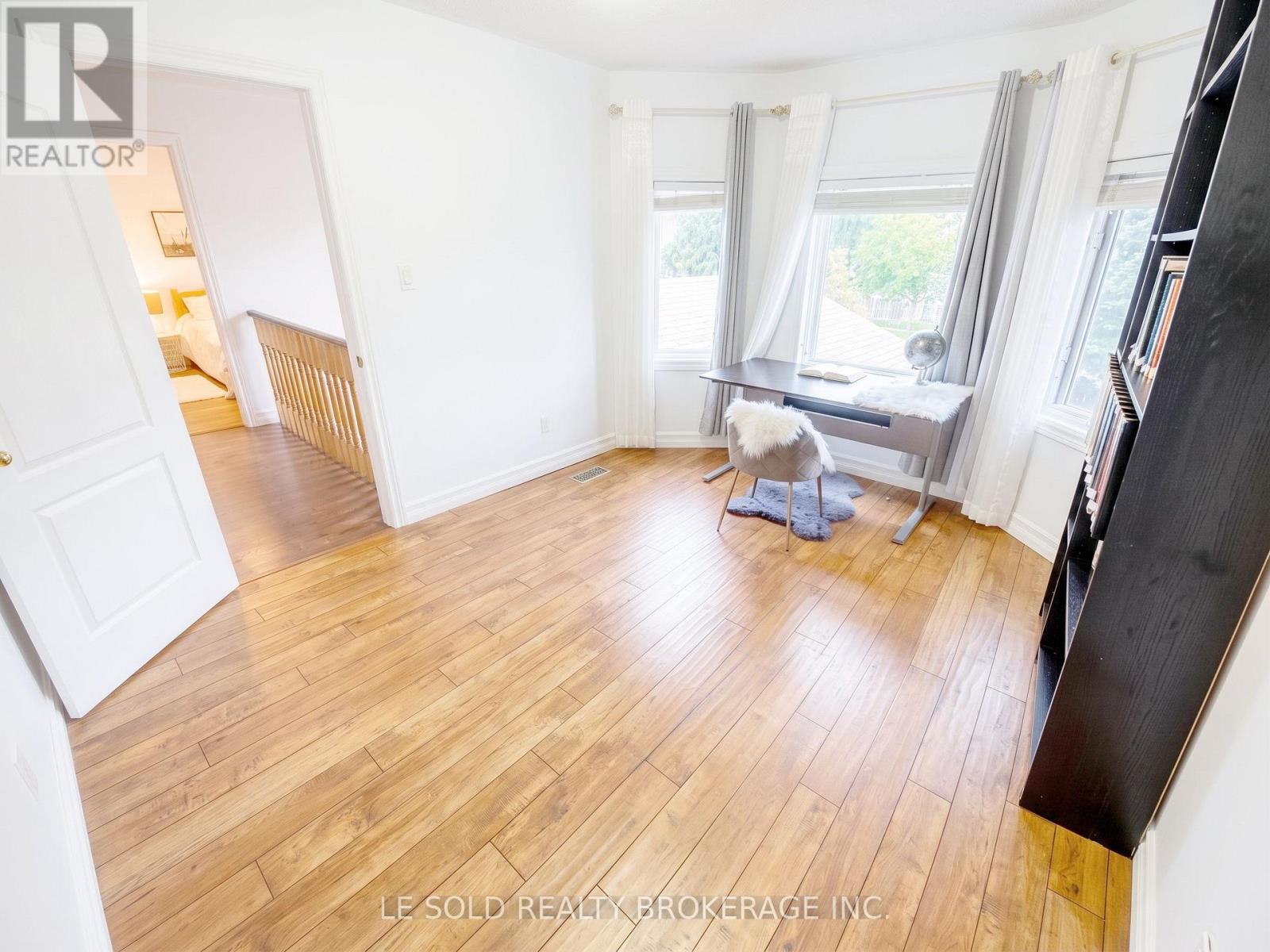 76 LARRATT LANE - 25