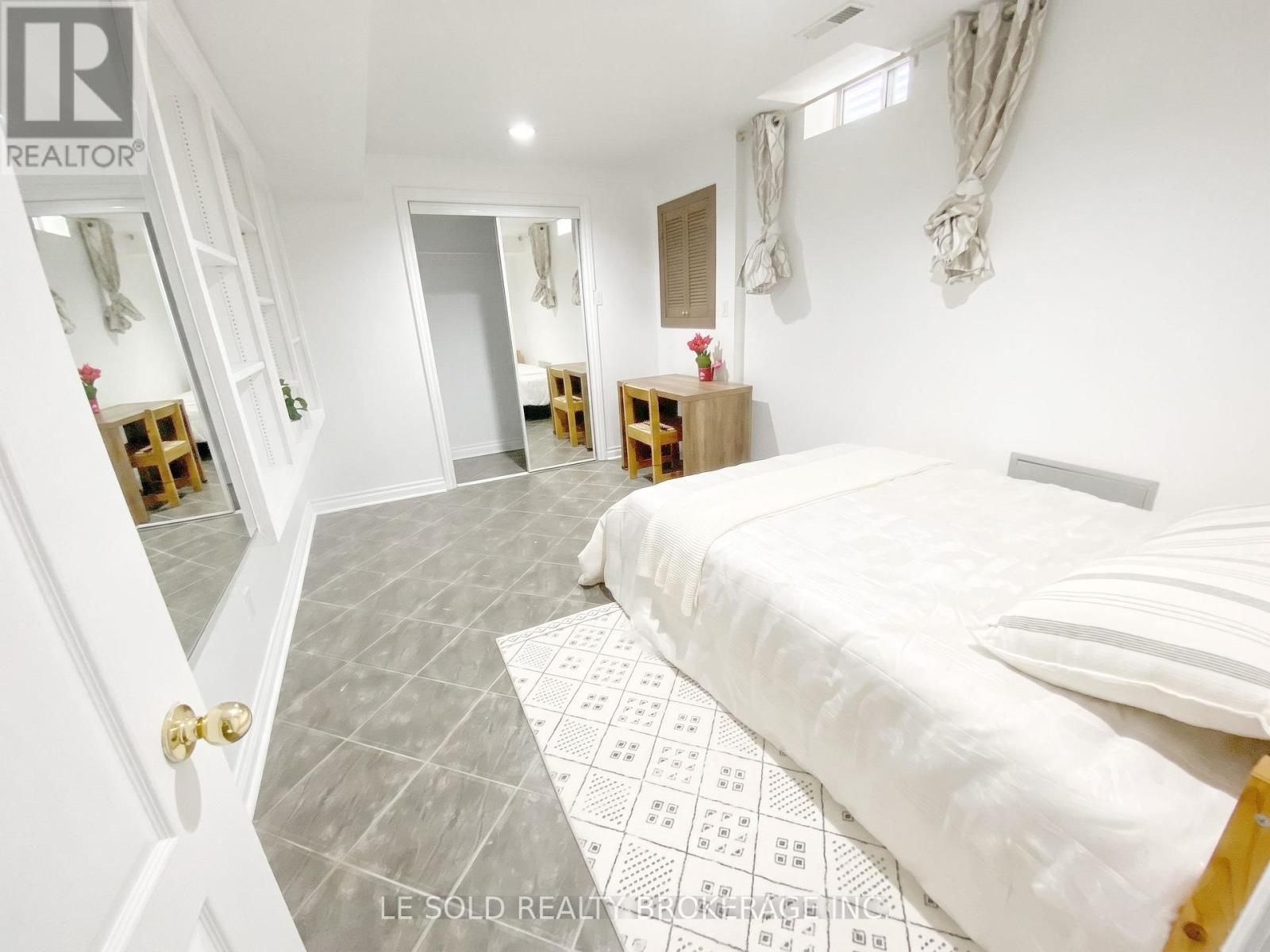 76 LARRATT LANE - Image 35
