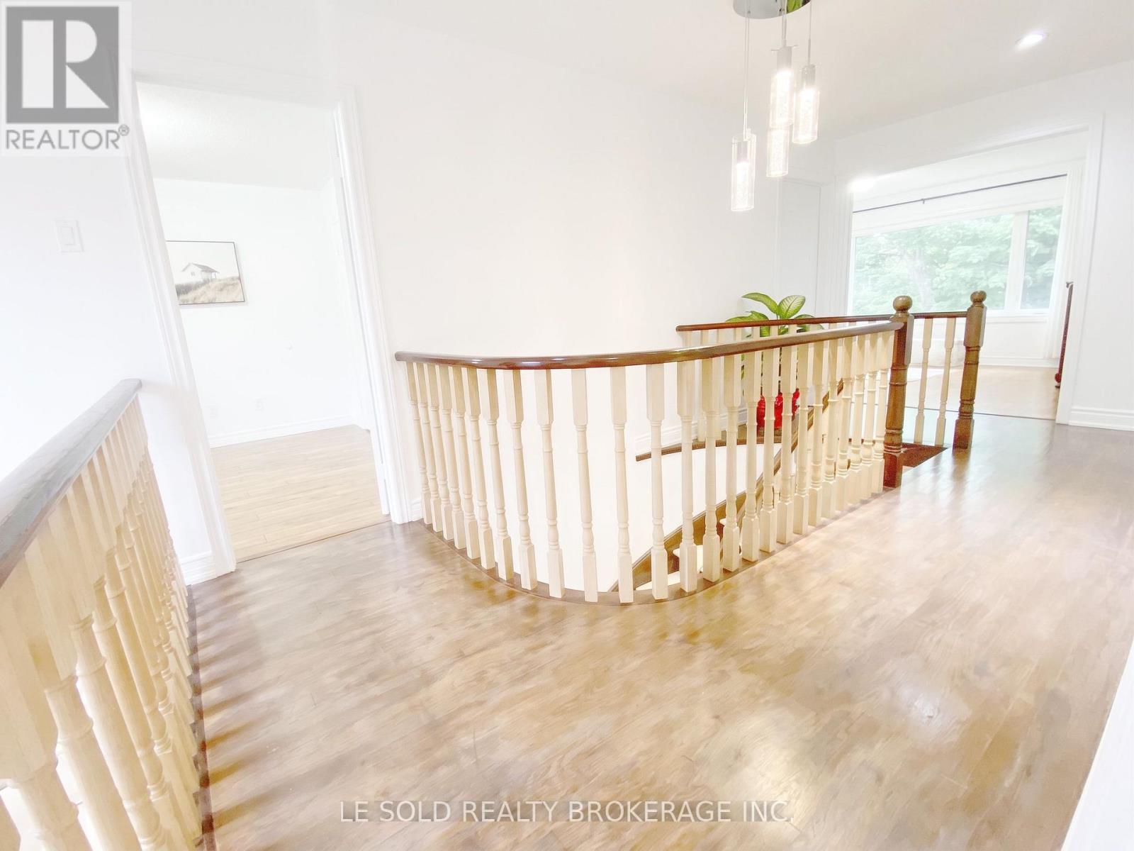 76 LARRATT LANE - 27