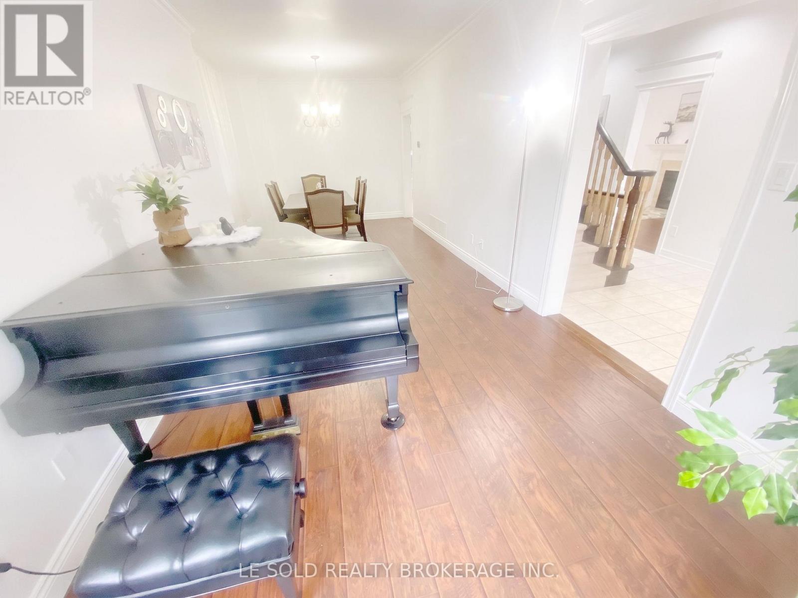 76 LARRATT LANE - Image 6