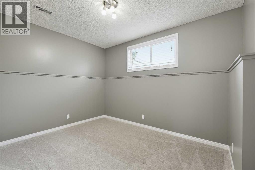 64 Copperfield Rise SE - 30