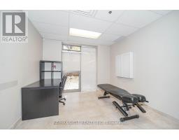C3 - 800 Sheppard Avenue W, Toronto, ON M3H6B4 Photo 7