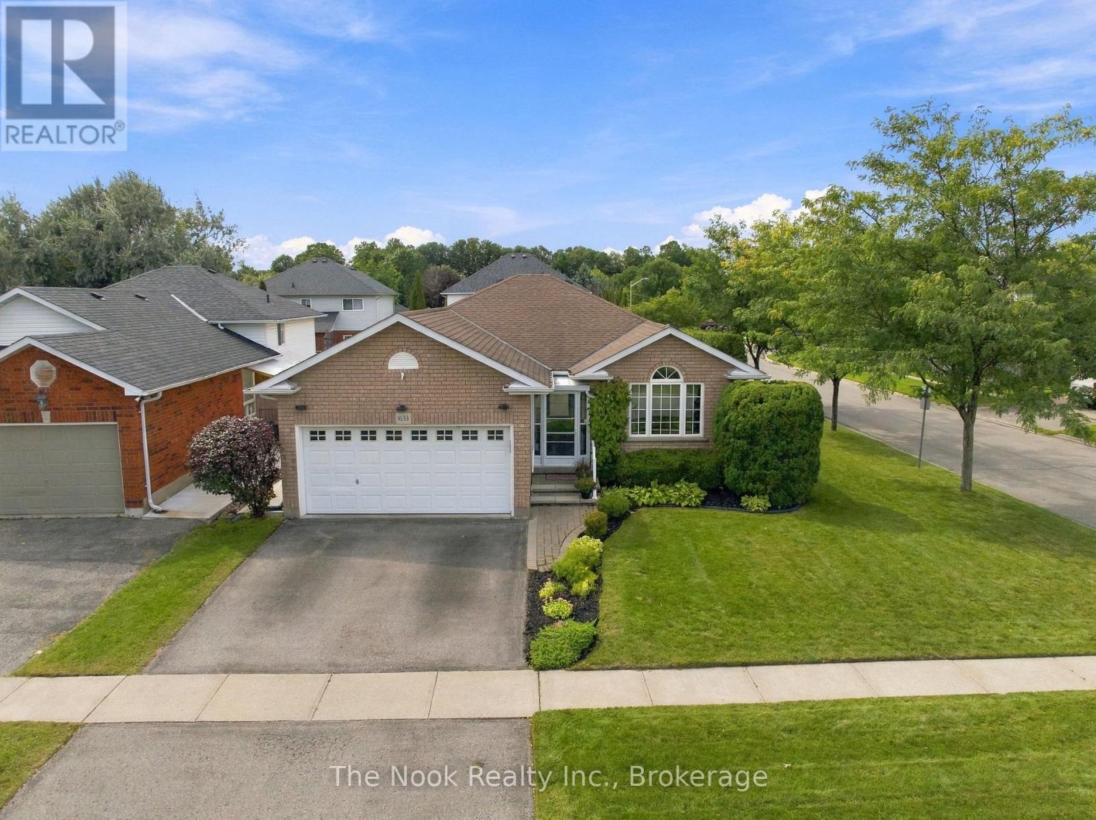 1633 ERINDALE CRESCENT - 1