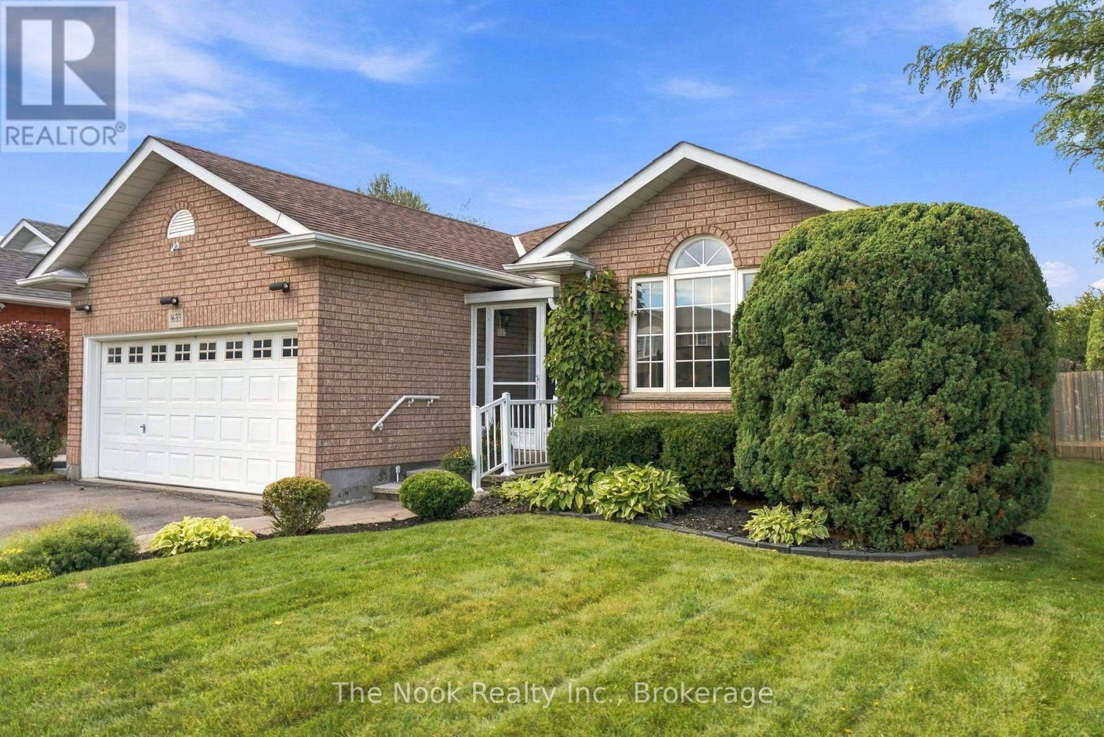 1633 ERINDALE CRESCENT - 2