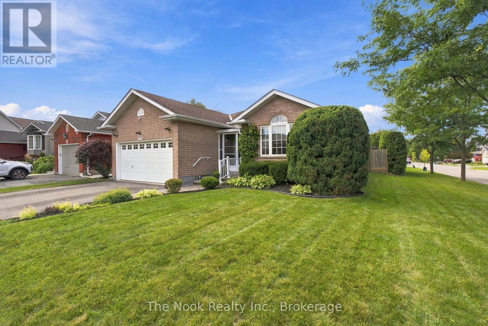 1633 ERINDALE CRESCENT - 43