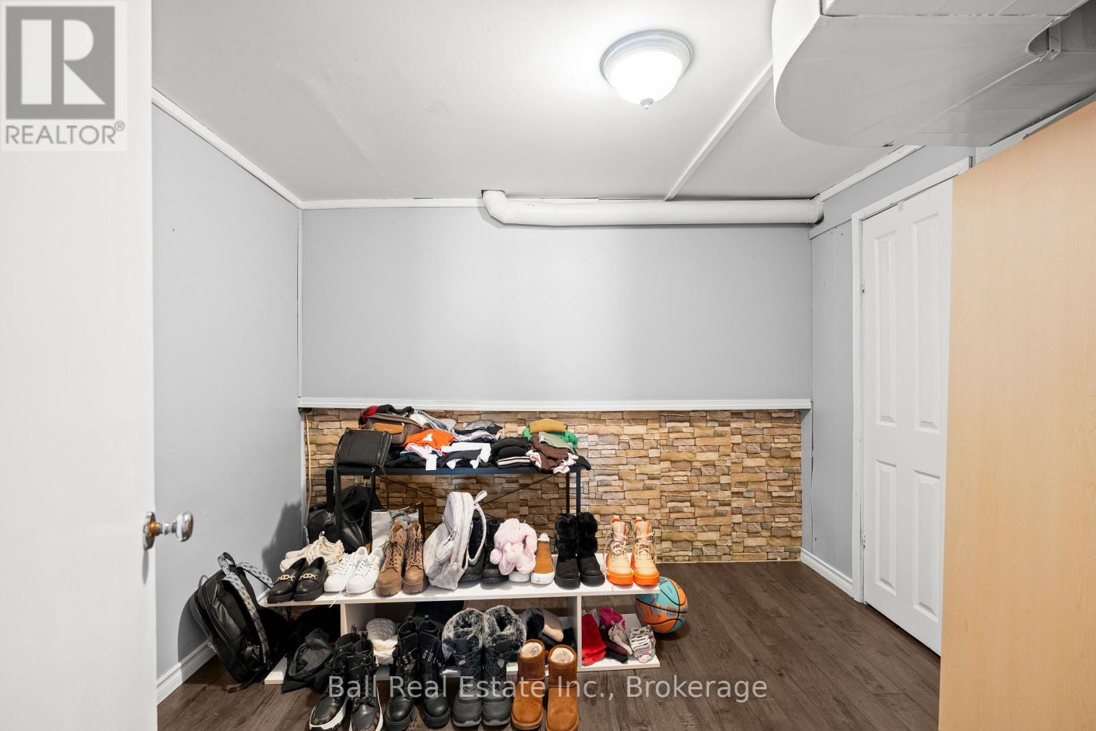 2048 WALKER AVENUE - Image 34