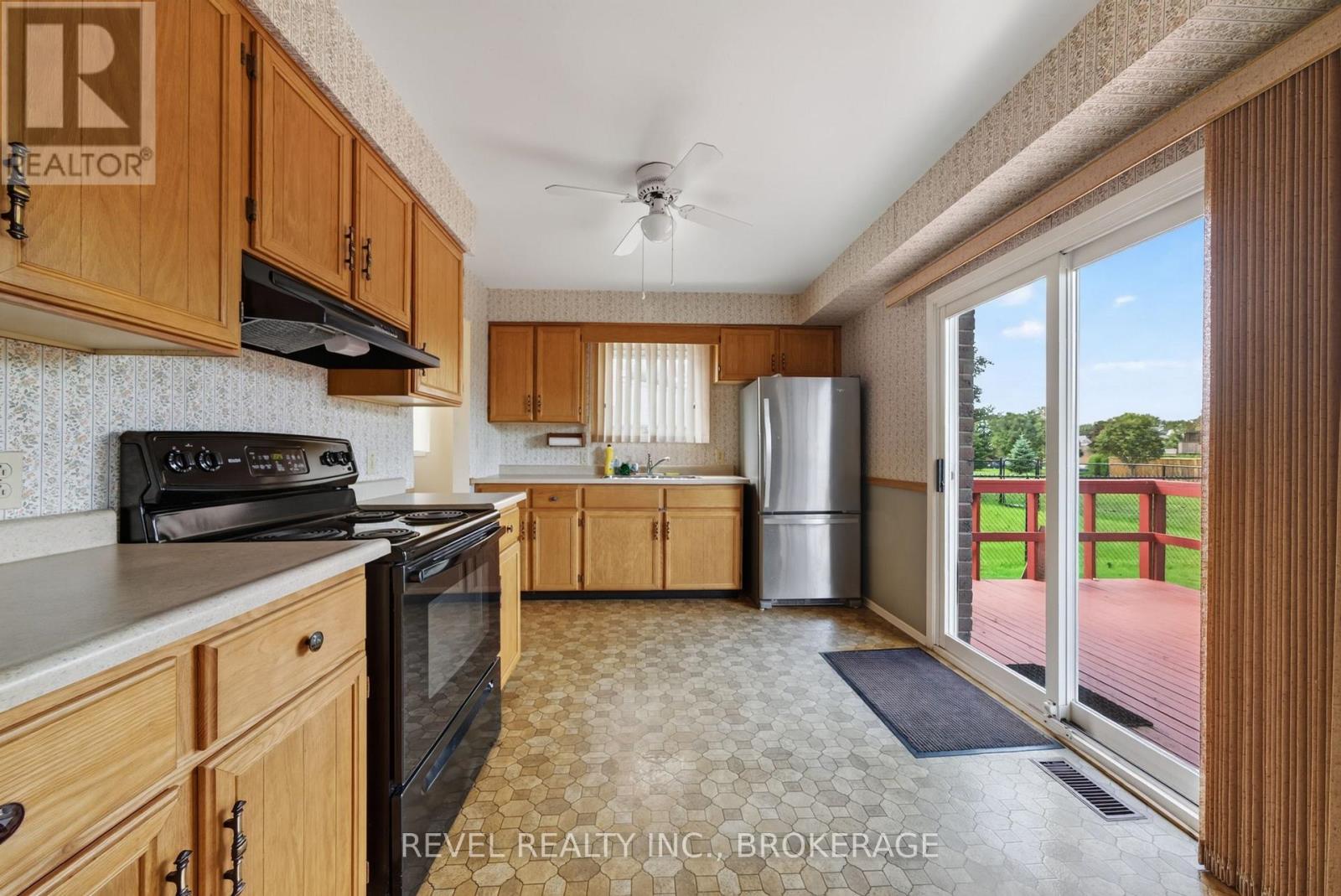 126 GRENADIER DRIVE - 12