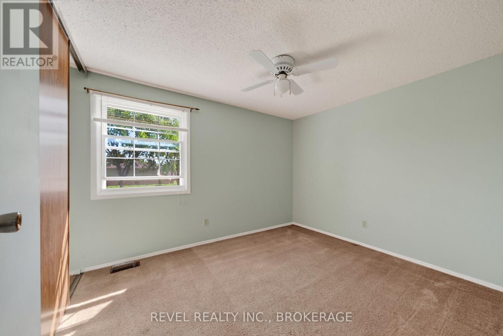126 GRENADIER DRIVE - Image 24