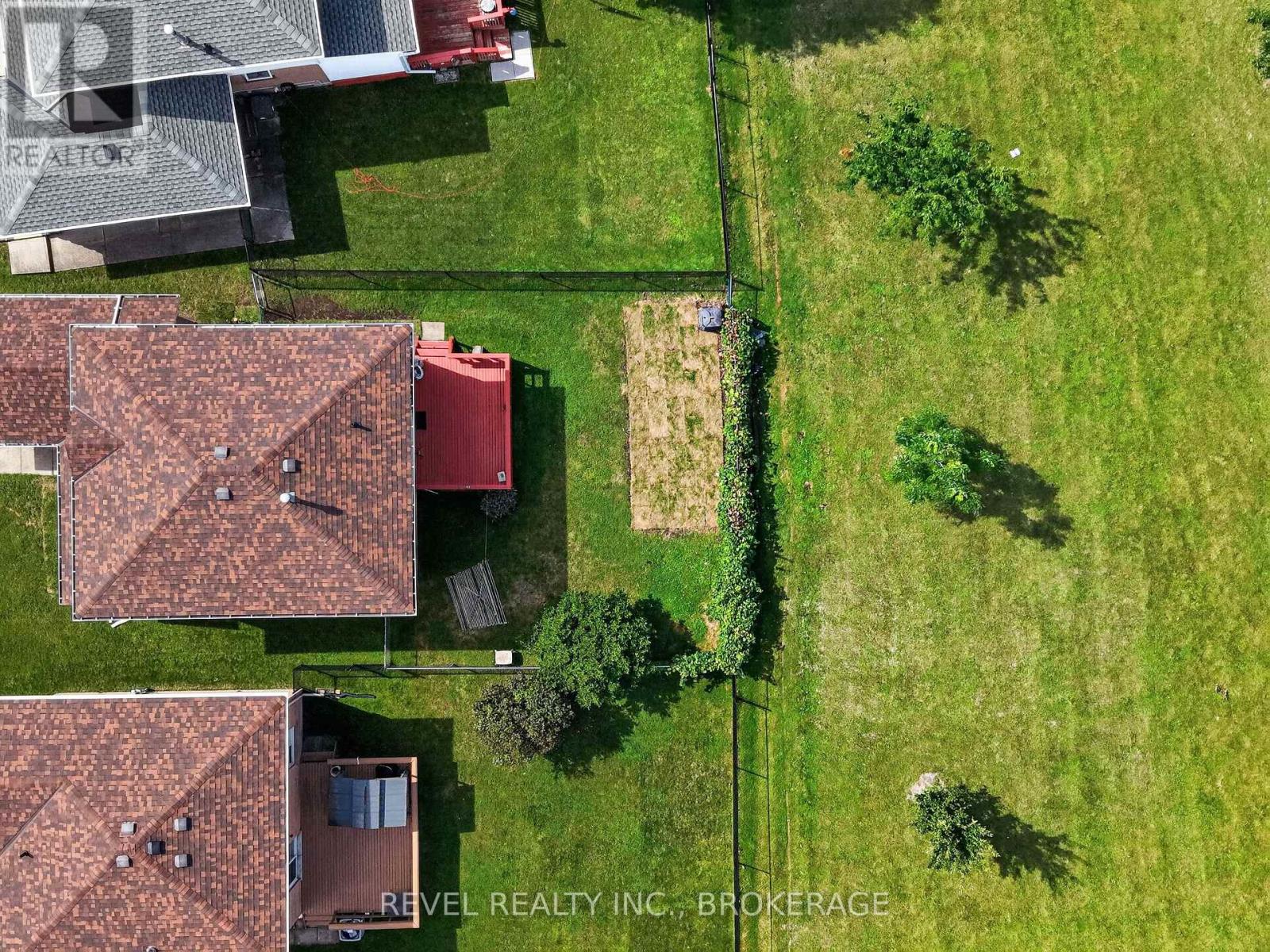 126 GRENADIER DRIVE - Image 39