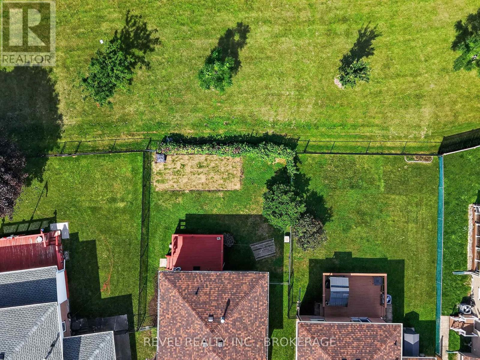 126 GRENADIER DRIVE - Image 40