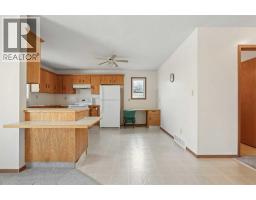 Recreational, Games room - 424 53 Avenue, Coalhurst, AB T0L0V0 Photo 10