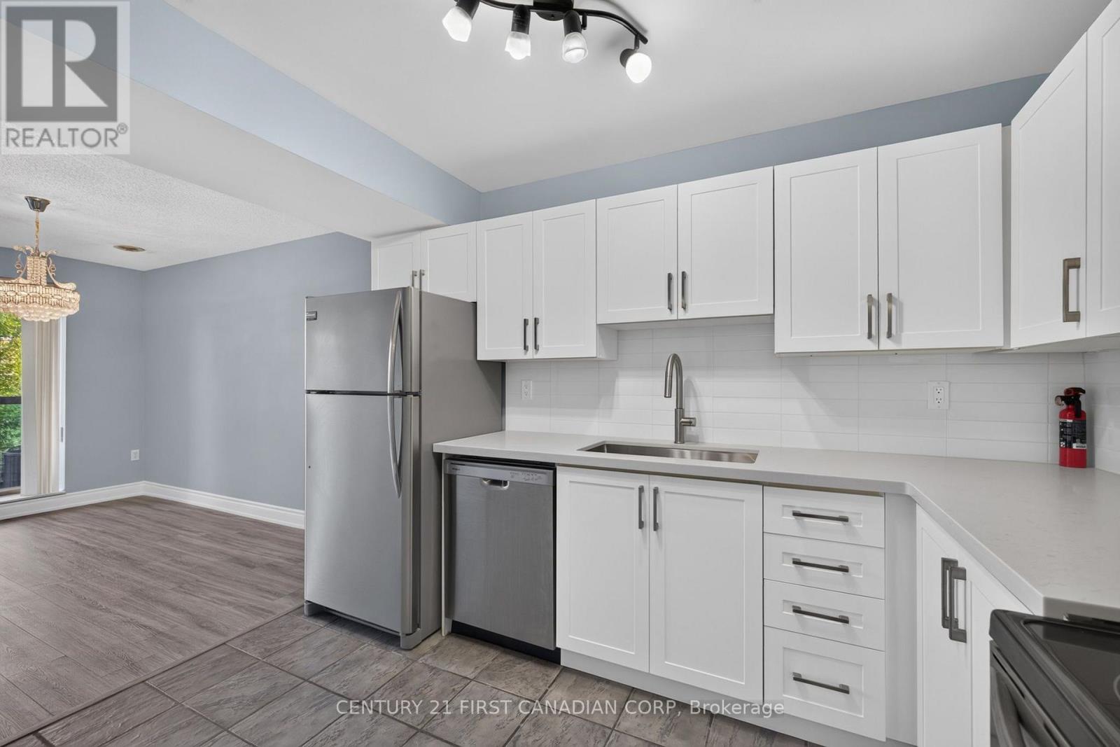 #203 30 CHAPMAN COURT - 11