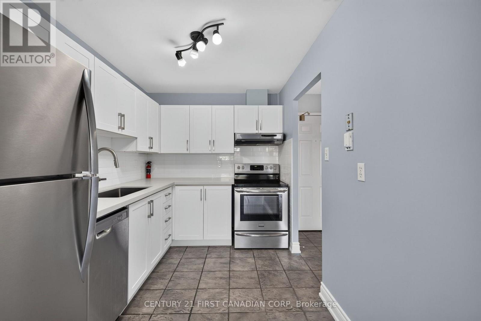 #203 30 CHAPMAN COURT - 12