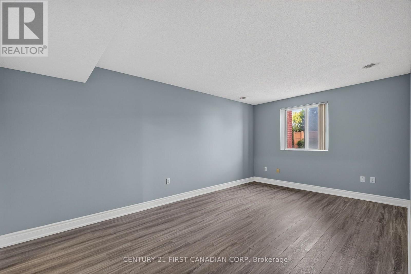 #203 30 CHAPMAN COURT - 17