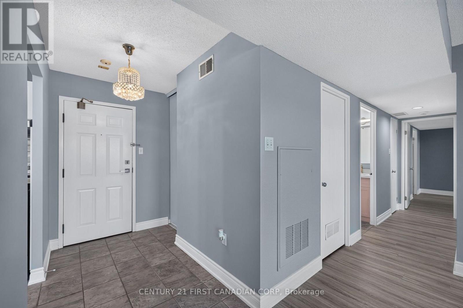 #203 30 CHAPMAN COURT - 5