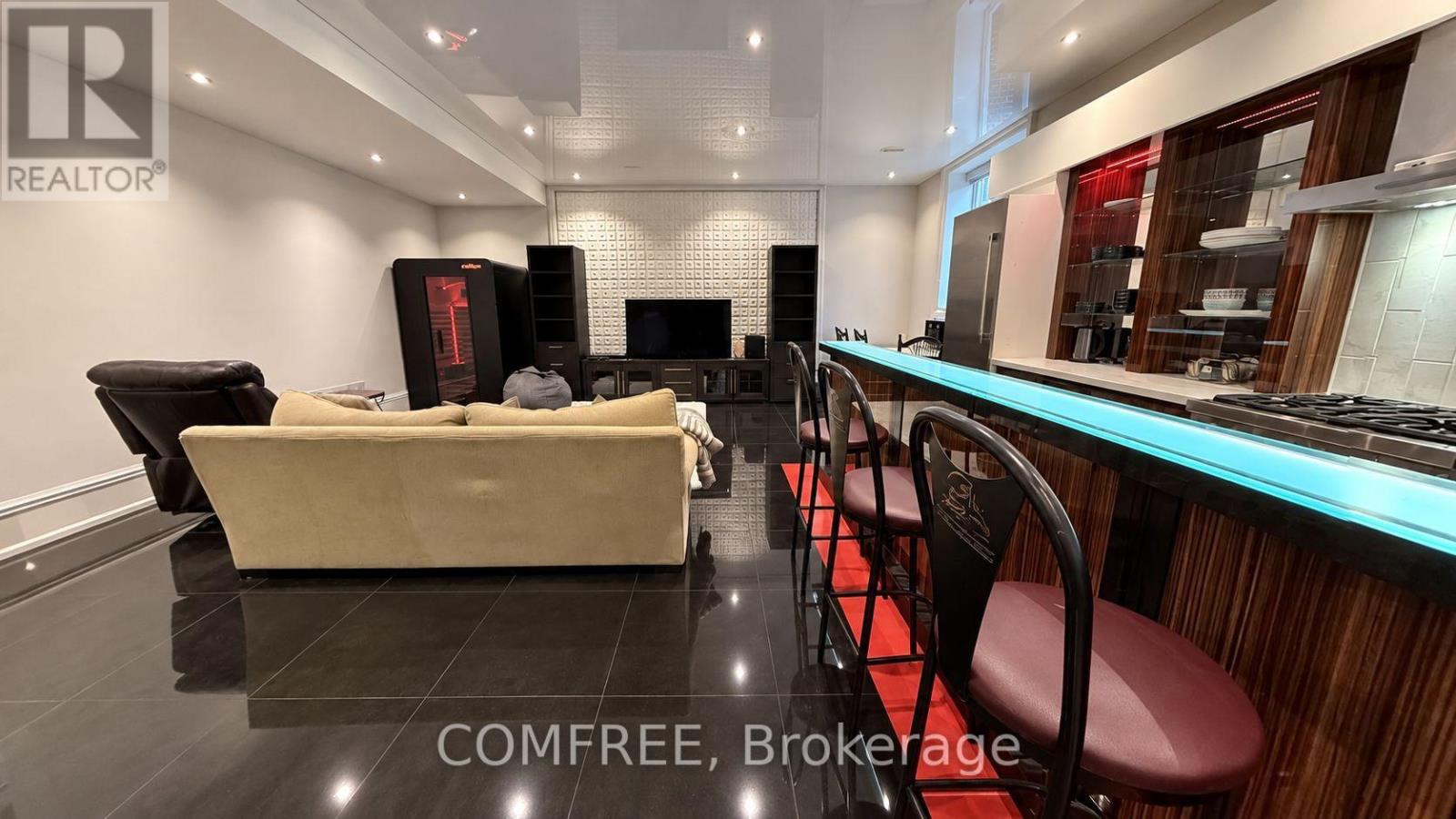 56 MAY AVENUE - 41