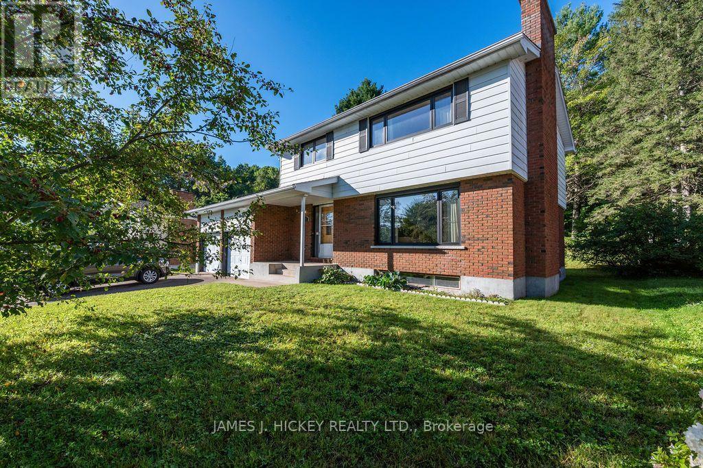 246 THOMAS STREET, Deep River — photo 2